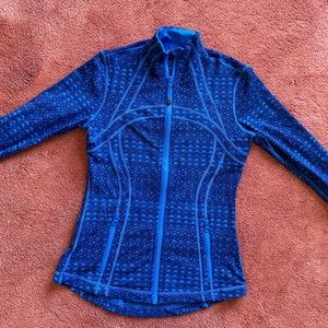 RARE LULULEMON “DEFINE” JACKET IN RARE BLUE AZTEC PATTERN (SIZE 6)